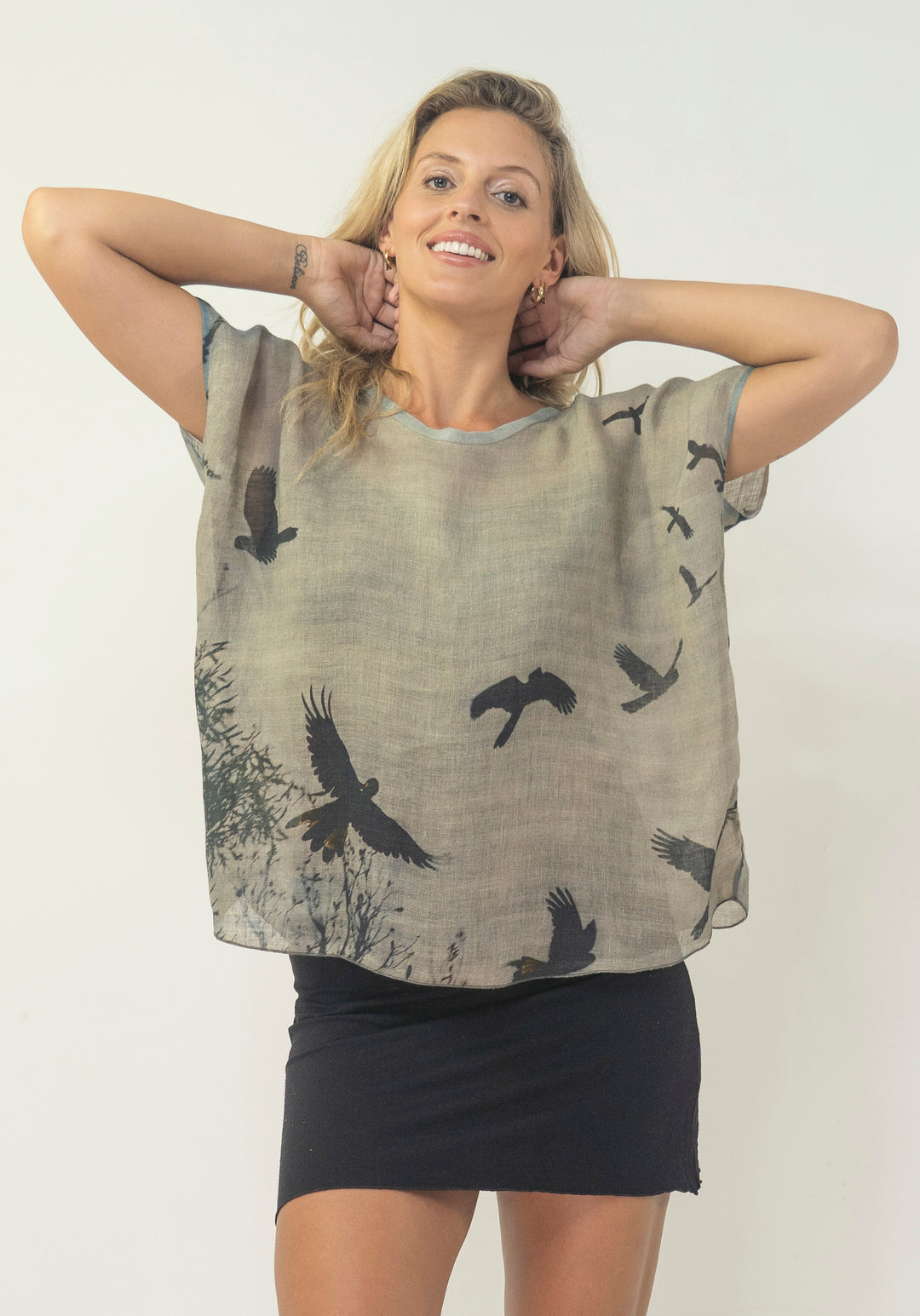 BLACK COCKATOOS LINEN TOP