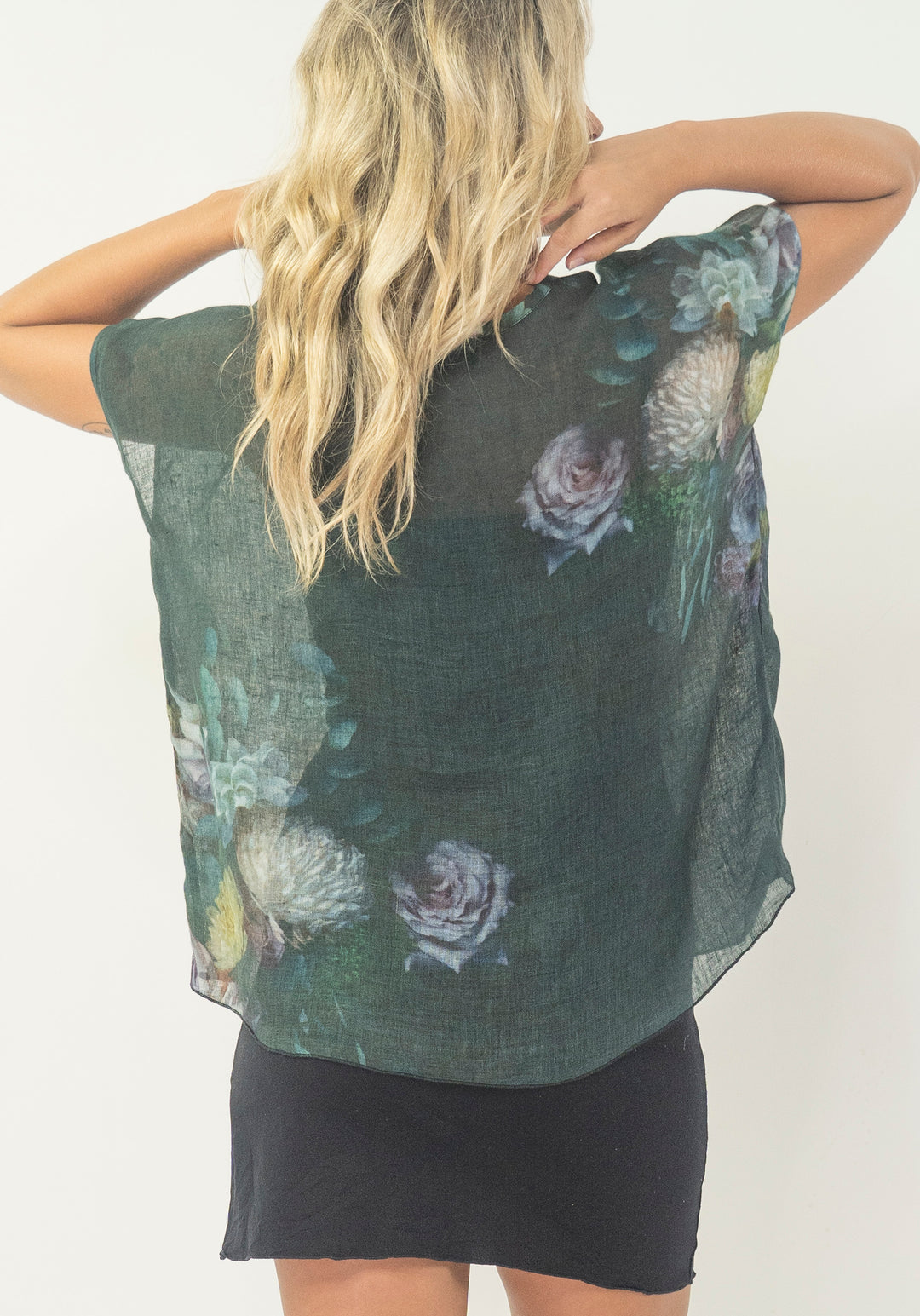 BLACK FLORAL LINEN TOP