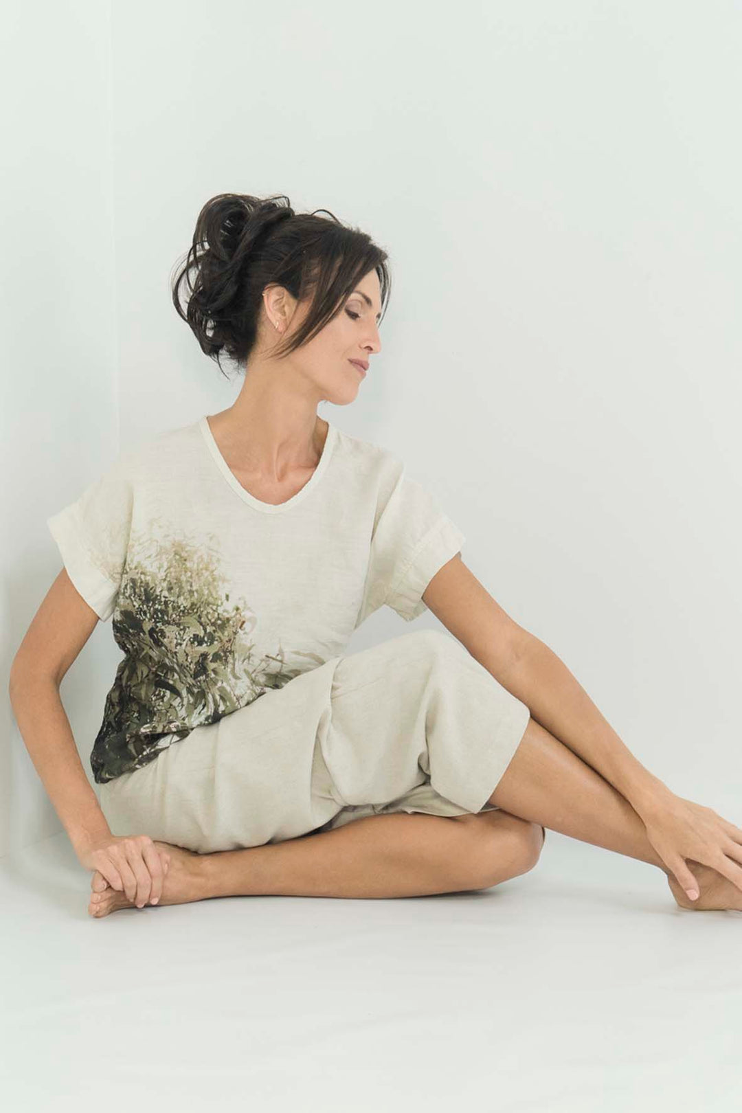 GUM LEAVES LINEN TSHIRT