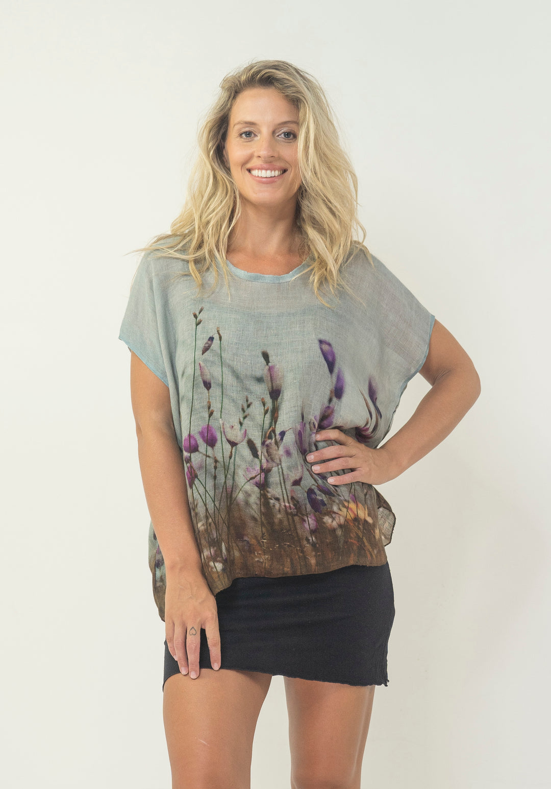 SEASIDE MEADOW LINEN TOP